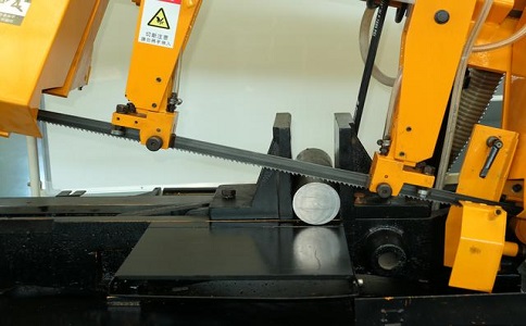 望城数控带锯床自动送料精度会出现偏差吗？